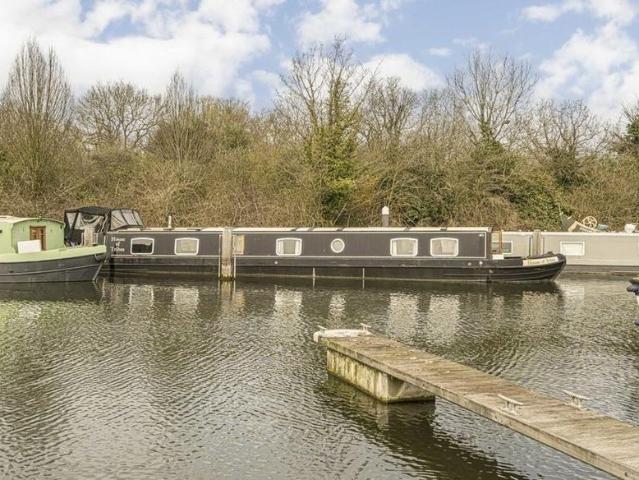 House for rent in Lyne House for rent in Lyne