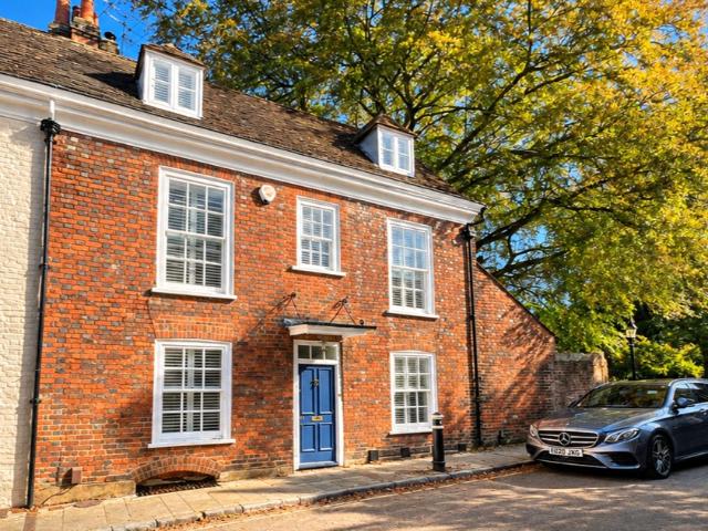 House for rent in The Close, Winchester