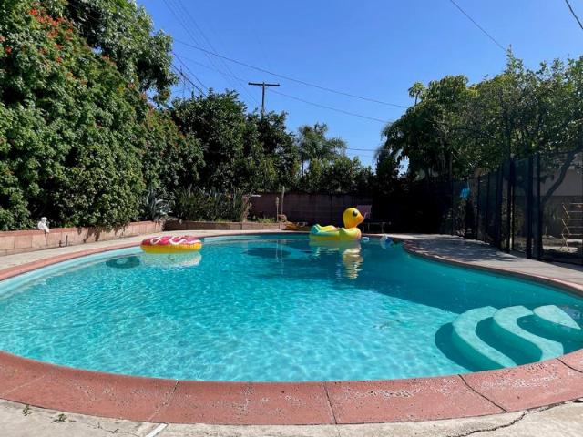 Room for rent in Mission Hills Neighborhood Council District, Canoga Park