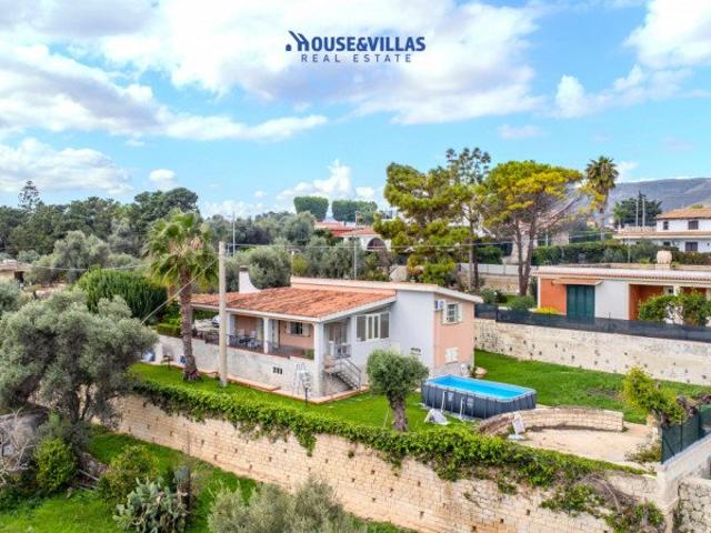 Casa in vendita a Gallina, Avola