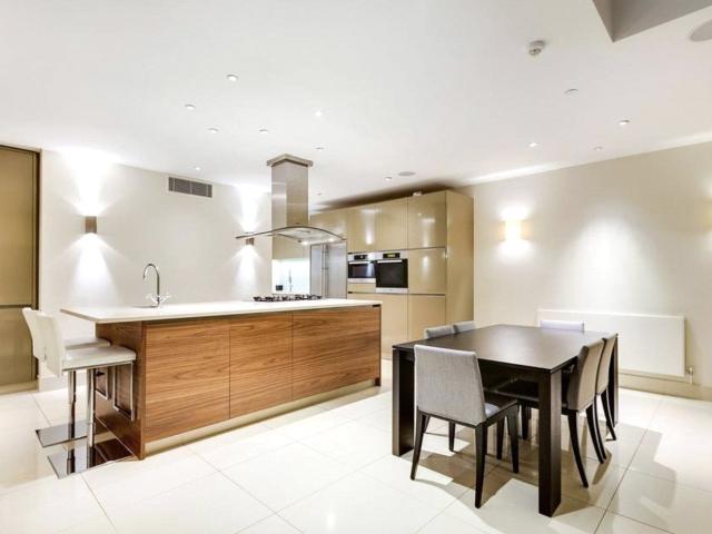 House for rent in Belgravia, Greater London