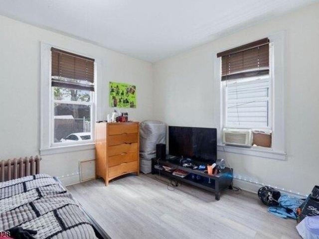 House for sale in Newark, Essex County