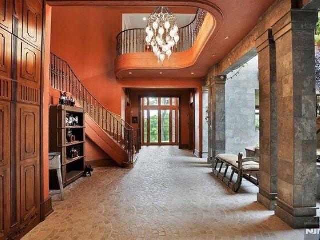 House for sale in Teaneck, New Jersey