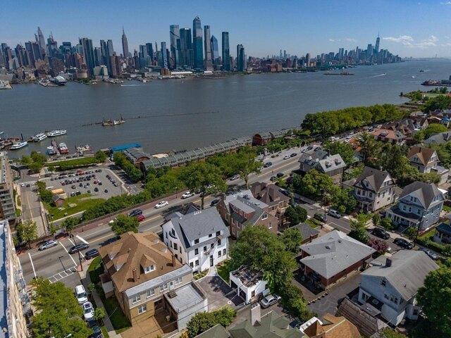 House for sale in Hudson, New Jersey