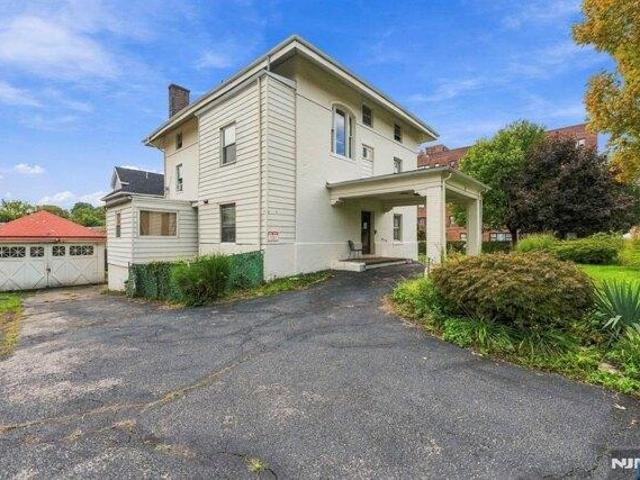 House for sale in East Orange, Essex County