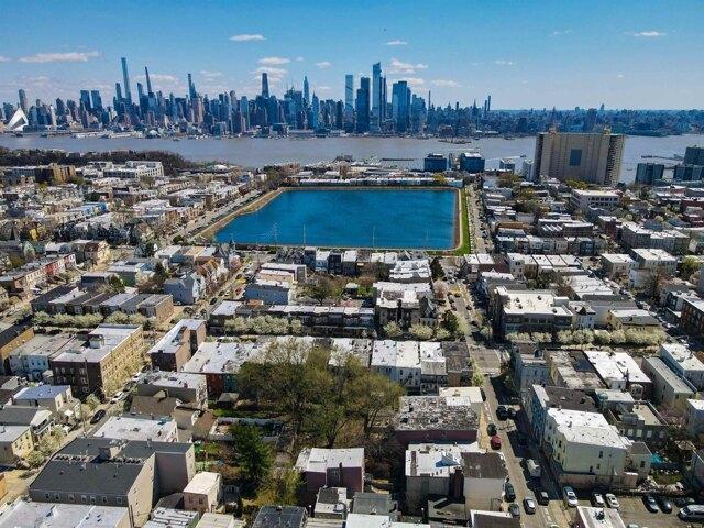 House for sale in Hudson, New Jersey