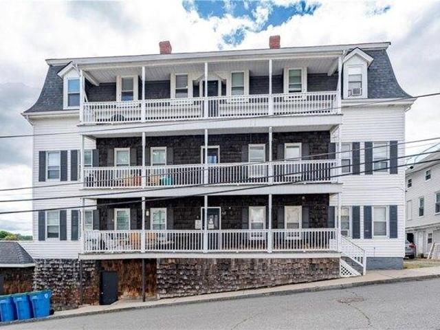 House for sale in Lincoln, Rhode Island