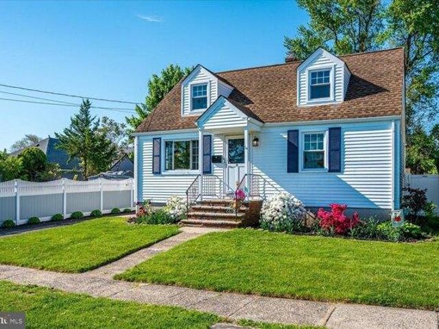 House for sale in Avenel, New Jersey