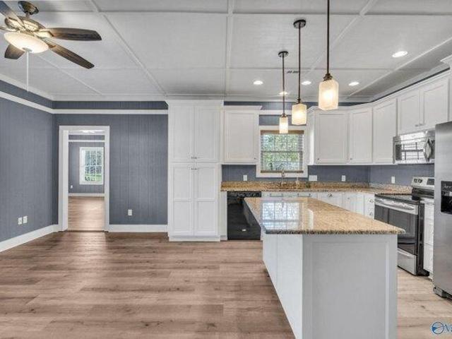 House for sale in Guntersville, Alabama