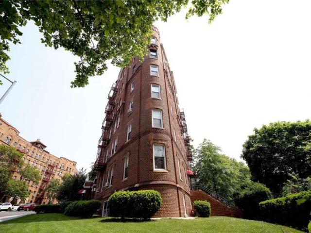 House for sale in Queens, Arverne