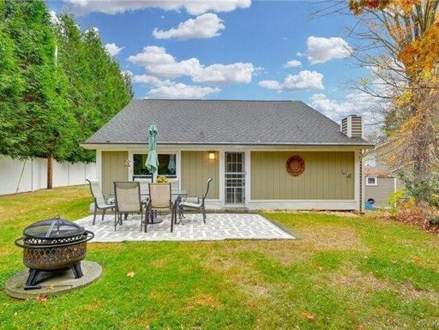 House for sale in Baldwin Place, New York