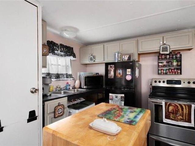 House for sale in Middletown, Newport County