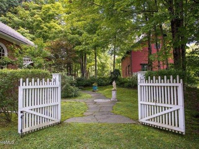 House for sale in Interlaken, Stockbridge