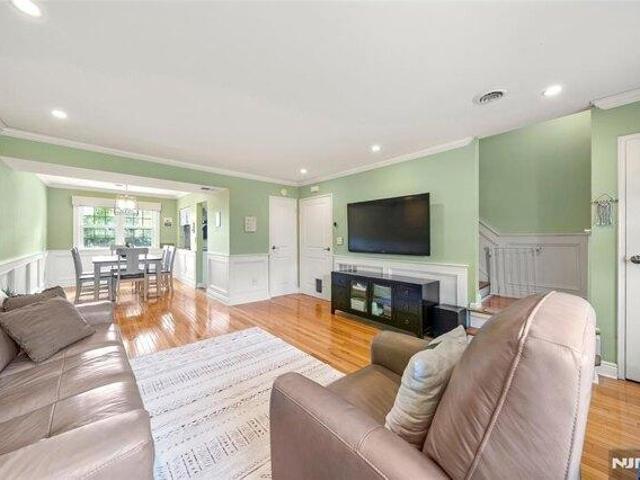 House for sale in Teaneck, New Jersey