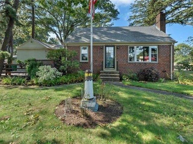 House for sale in Oakland Beach, Warwick