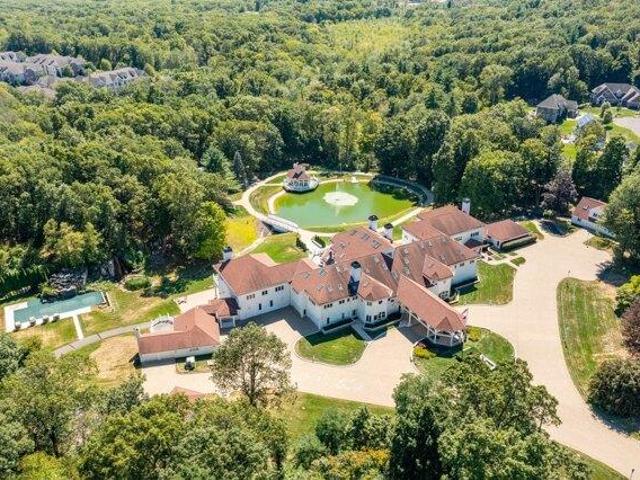 House for sale in Farmington, Connecticut