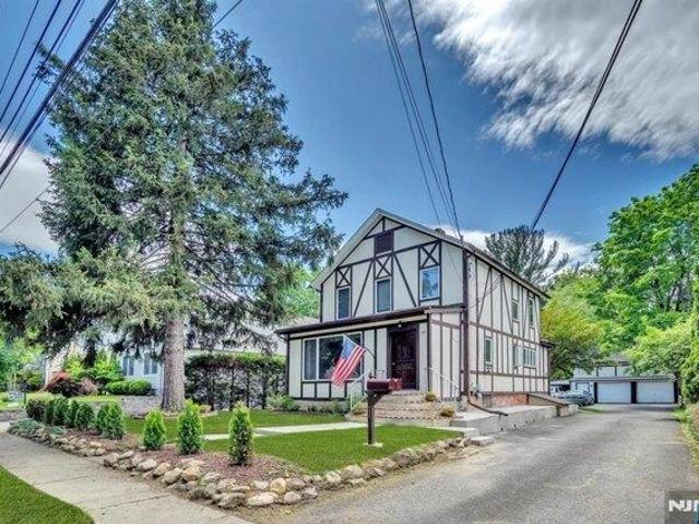 House for sale in Allendale, New Jersey