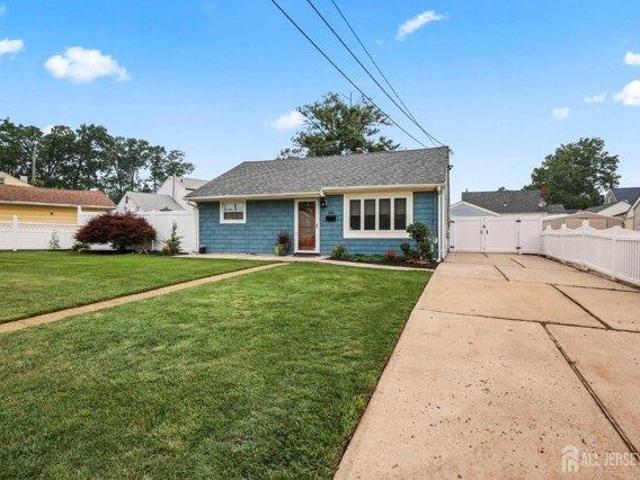 House for sale in Avenel, New Jersey
