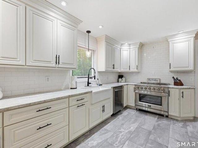 House for sale in Avon Park North, Avon