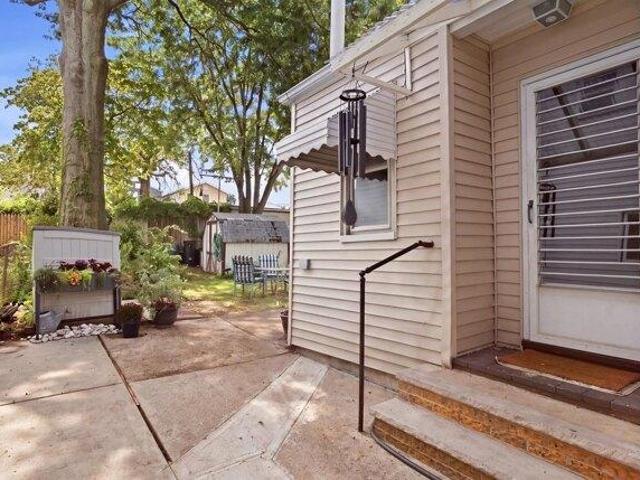 House for sale in Hudson, New Jersey