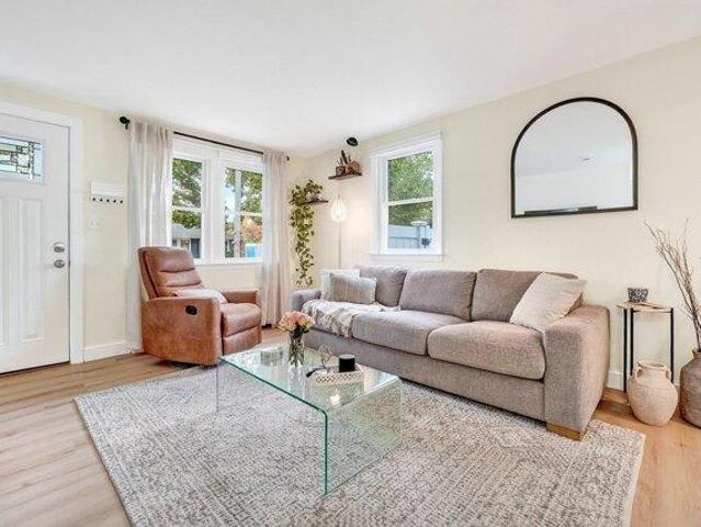 House for sale in Bedford, Middlesex County