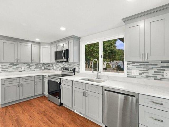 House for sale in Beverly, Essex County