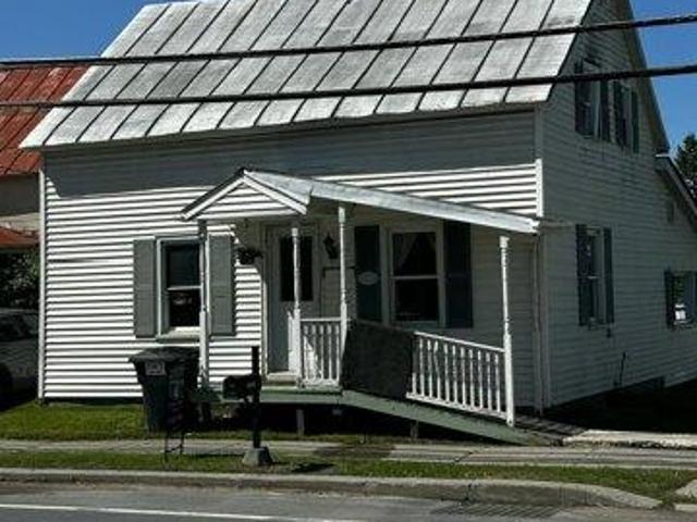 House for sale in Champlain