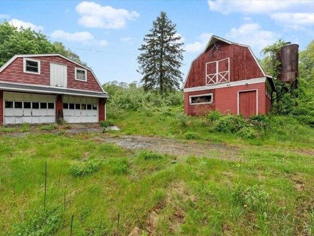 House for sale in Charlton