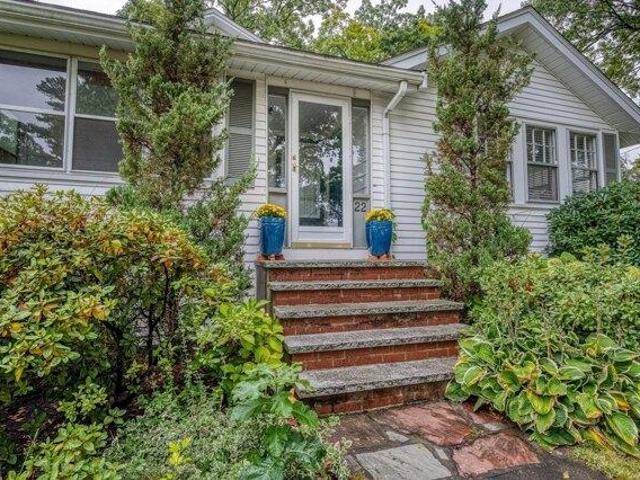 House for sale in Oakdale, Dedham