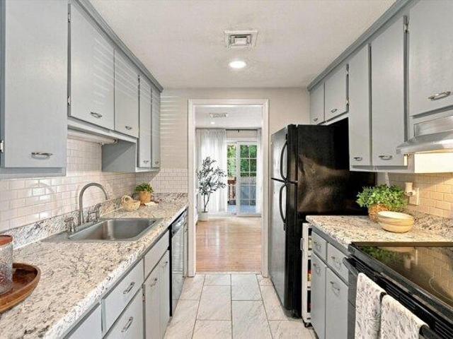 House for sale in Derry, Rockingham County