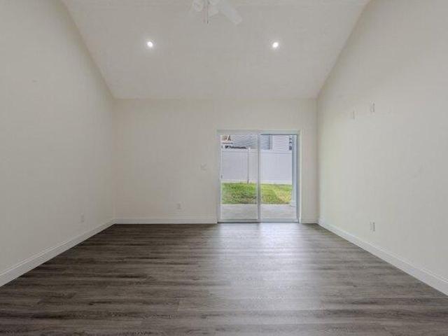House for sale in Dracut, Middlesex County