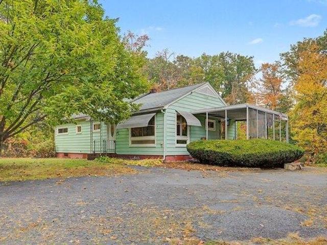 House for sale in Easthampton, Hampshire County