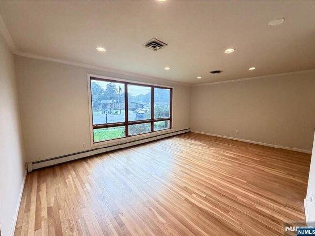 House for sale in Elmwood Park, New Jersey