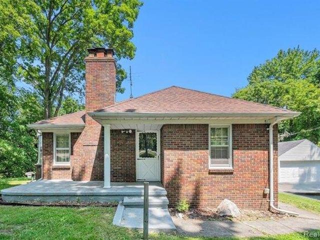 House for sale in Fenton, Michigan