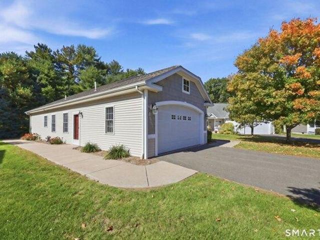 House for sale in Chatsworth Village, Granby