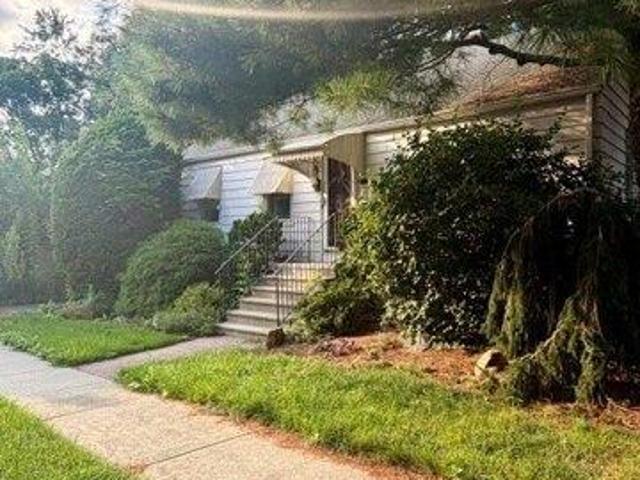 House for sale in Hamden, South Central Connecticut Planning Region