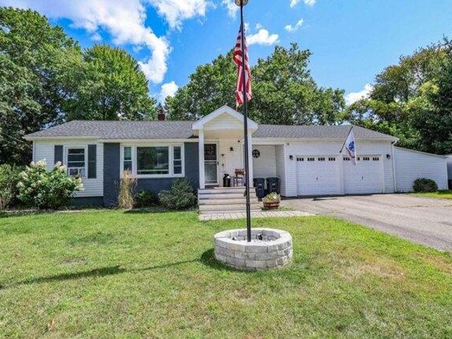 House for sale in Hooksett, Merrimack County