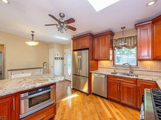 House for sale in Glasser, New Jersey