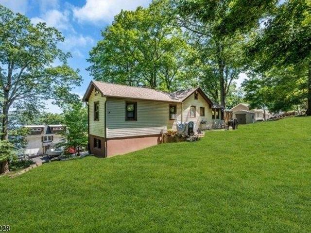 House for sale in Glasser, New Jersey