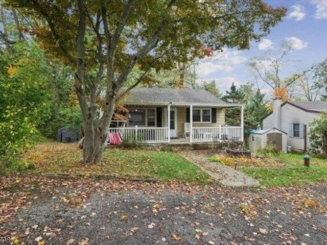 House for sale in Hopatcong Heights, Hopatcong