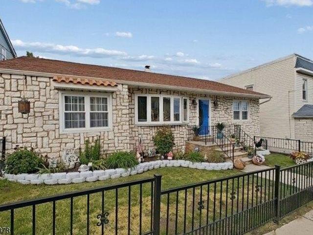 House for sale in Hudson, New Jersey