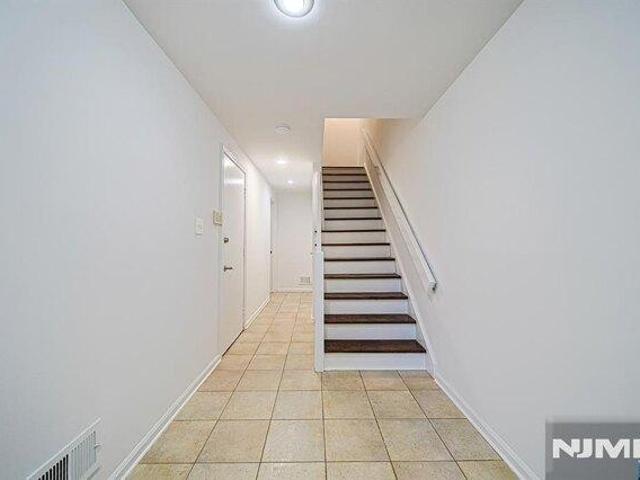 House for sale in Meadowview Court, Leonia