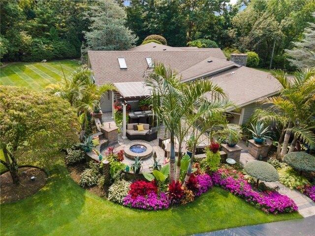 House for sale in Lincoln, Rhode Island