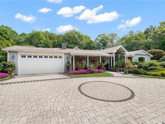 House for sale in Lincoln, Rhode Island