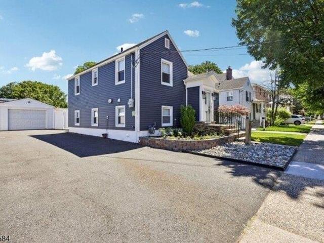 House for sale in Lyndhurst, New Jersey