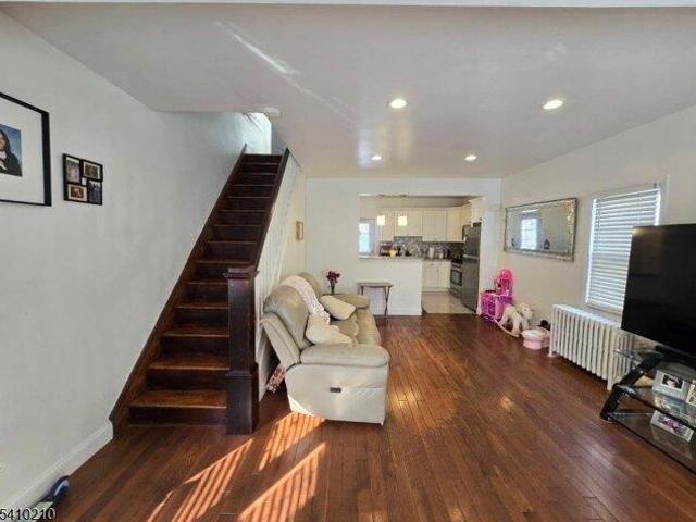 House for sale in Lyndhurst, New Jersey