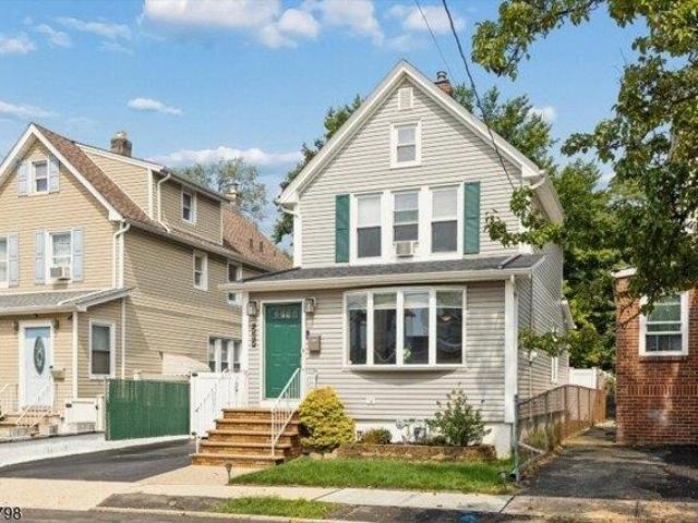 House for sale in Lyndhurst, New Jersey