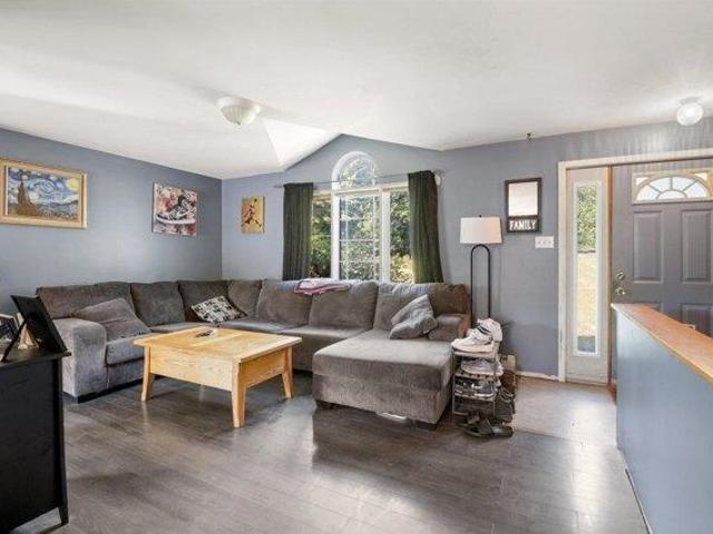 House for sale in Marshfield, Washington County