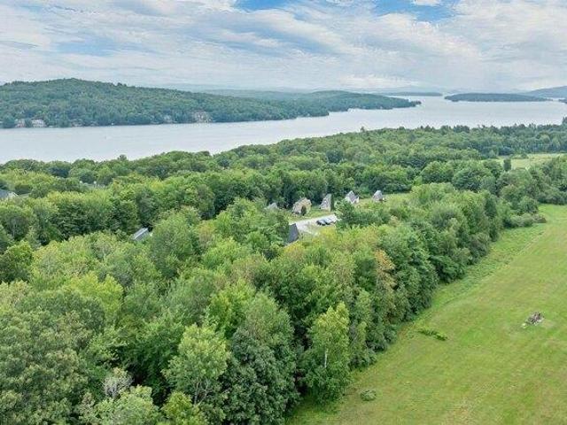 House for sale in Eastbluff Village, Meredith