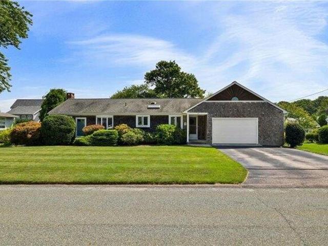 House for sale in Earlscourt Historic District, Narragansett